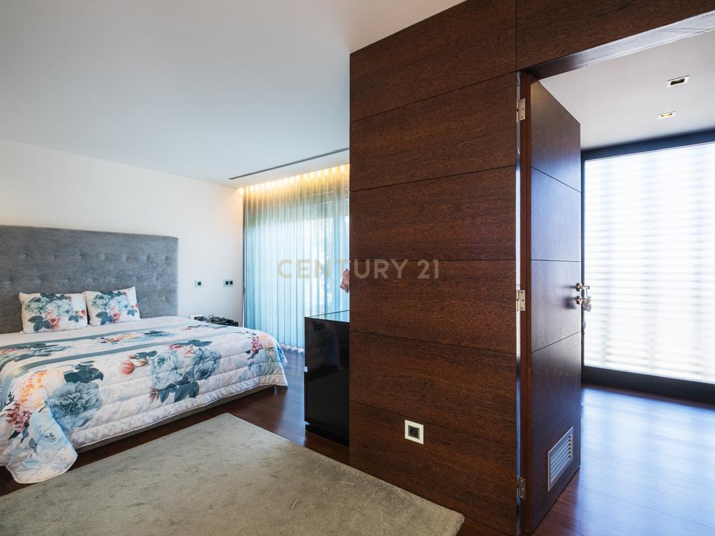 Luxuosa Moradia T4 com Piscina e Vista Panorâmica em Lousada - Image 41