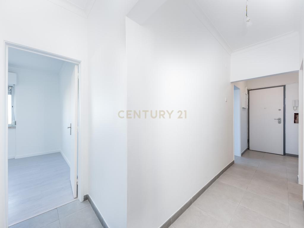 T3 Renovado na Póvoa de Santa Iria - Image 8