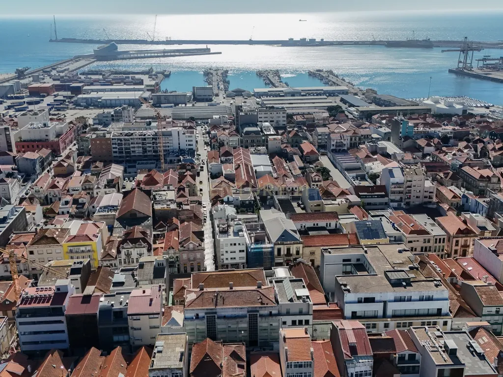 Apartamento T4 Duplex com terraço e logradouro | Matosinhos - Image 2