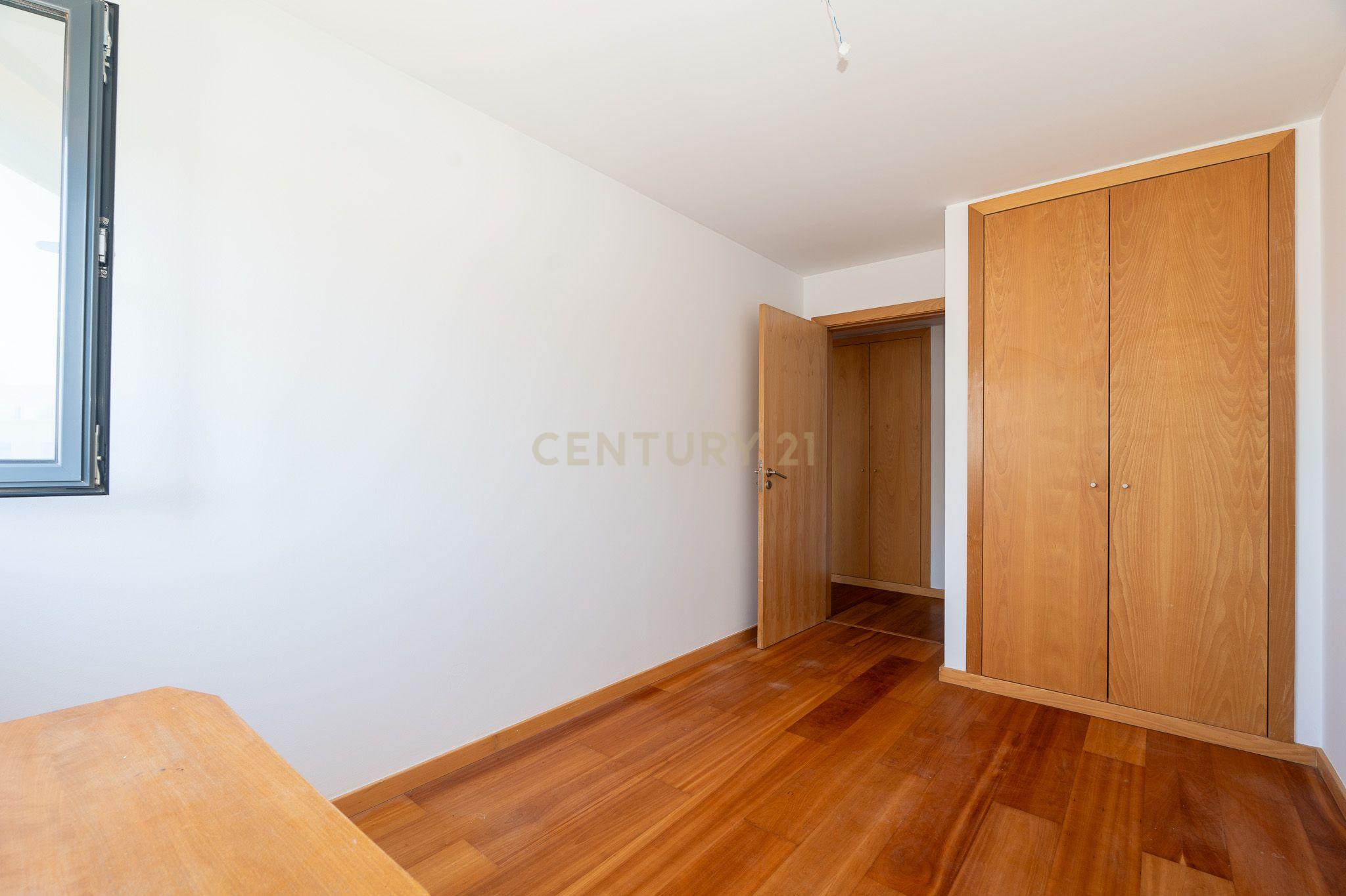 Excelente Apartamento T2 em Braço de Prata - Image 20