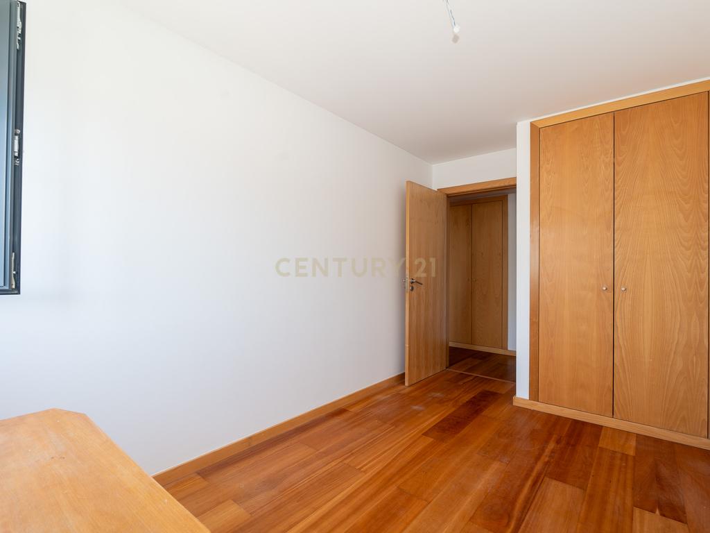 Excelente Apartamento T2 em Braço de Prata - Image 20