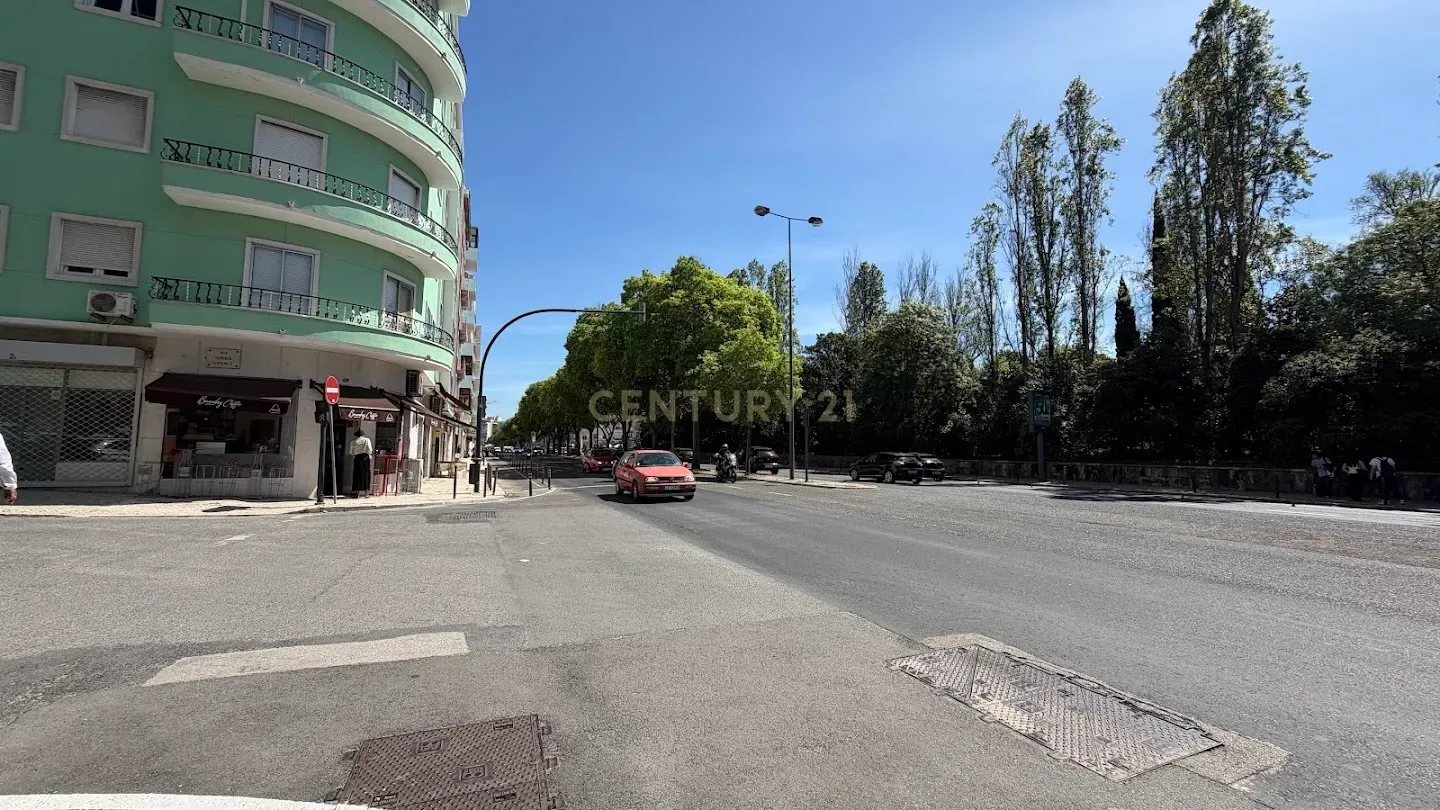 Fotografia 7 de VENDA DE IMÓVEL + NEGÓCIO – AVENIDAS NOVAS, LISBOA