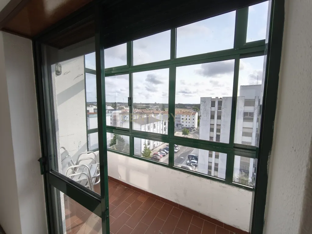 Apartamento T3 sito em Marinha Grande - Image 2
