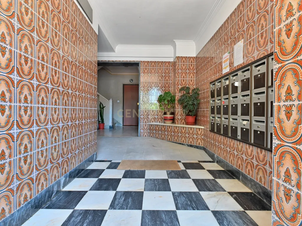 Apartamento T2 em Massamá com Varanda e arrecadação - Image 16