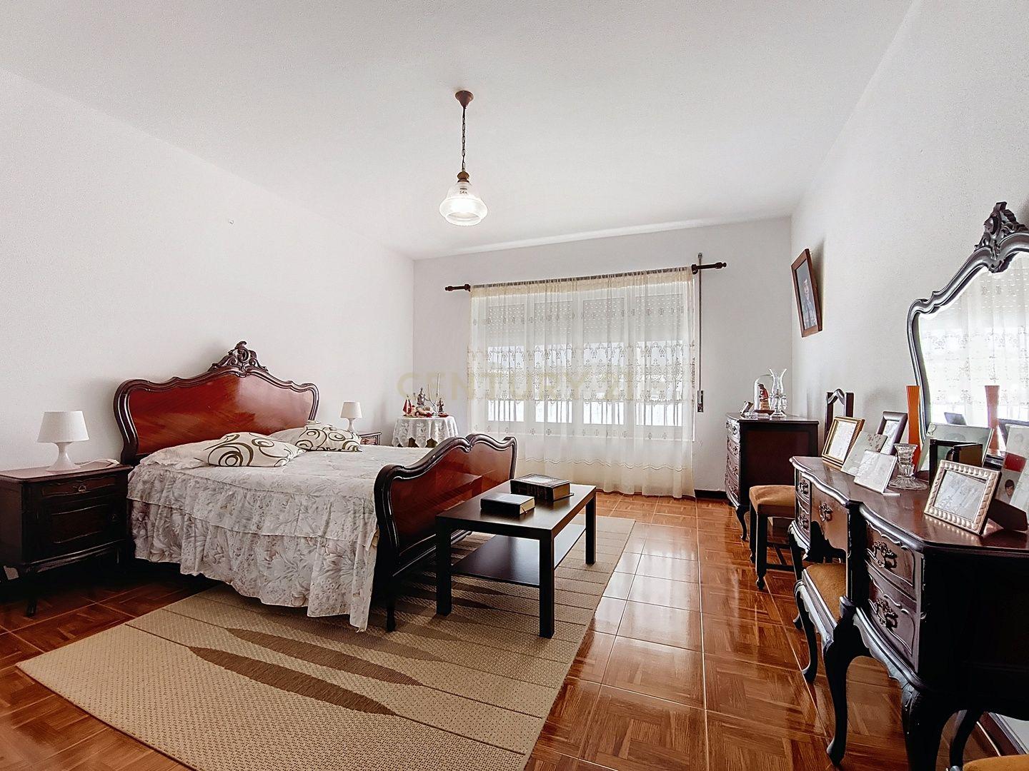 Casa T3 com Jardim e Terraço em Ponta Delgada, São Miguel - Image 12