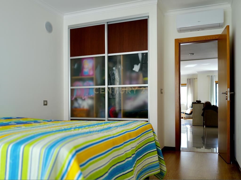 Apartamento Duplex T4 de Prestígio com Vista Rio | Alcochete - Image 18