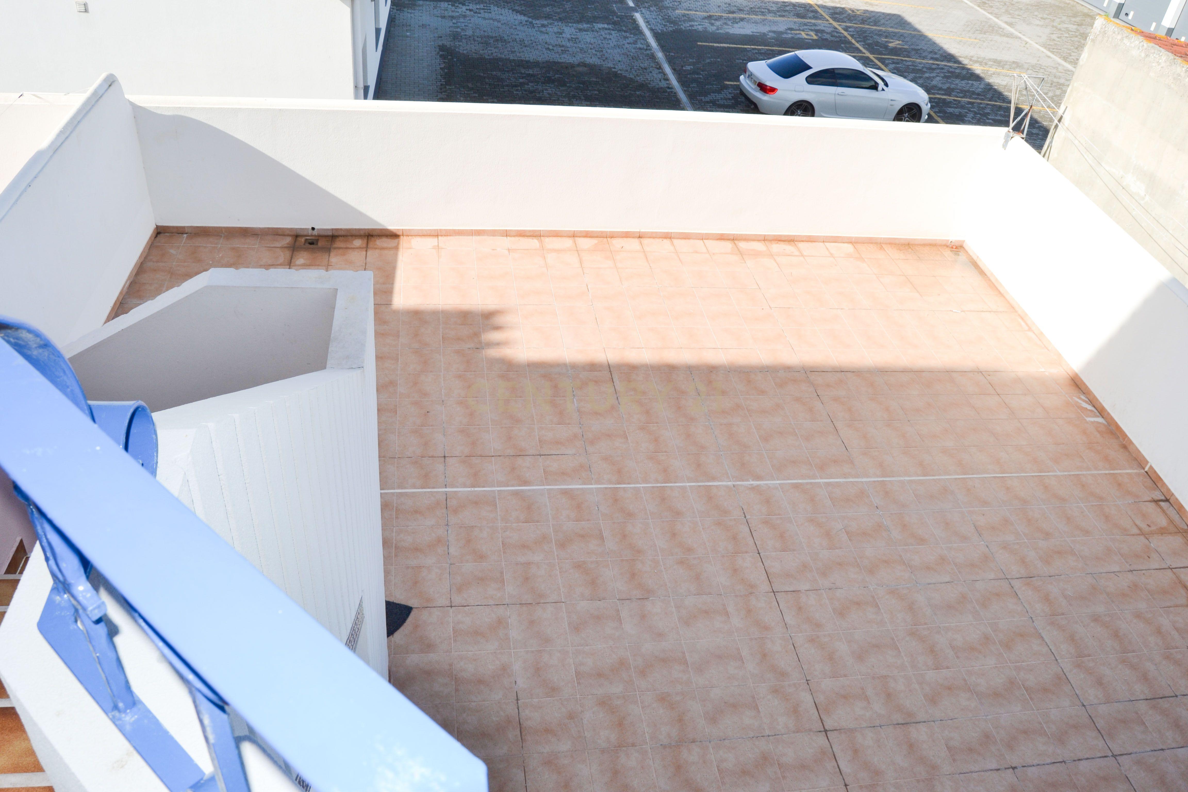 Fotografia 8 de Apartamento T3 Duplex com Terraço e Garagem na Lourinhã