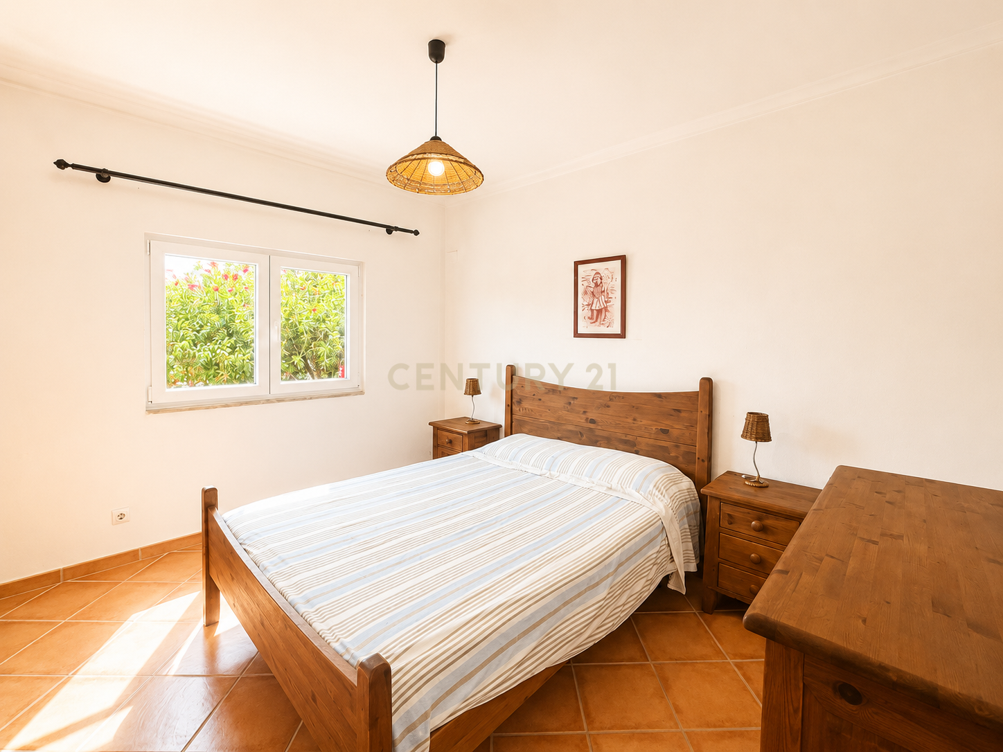 Fotografia 8 de Moradia isolada  T2+2 no centro da Quinta do conde - Excelente oportunidade de negócio.