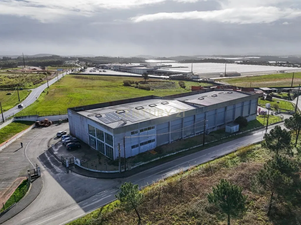 Armazém Industrial junto à Campo Oeste em A-dos-Cunhados - Image 4