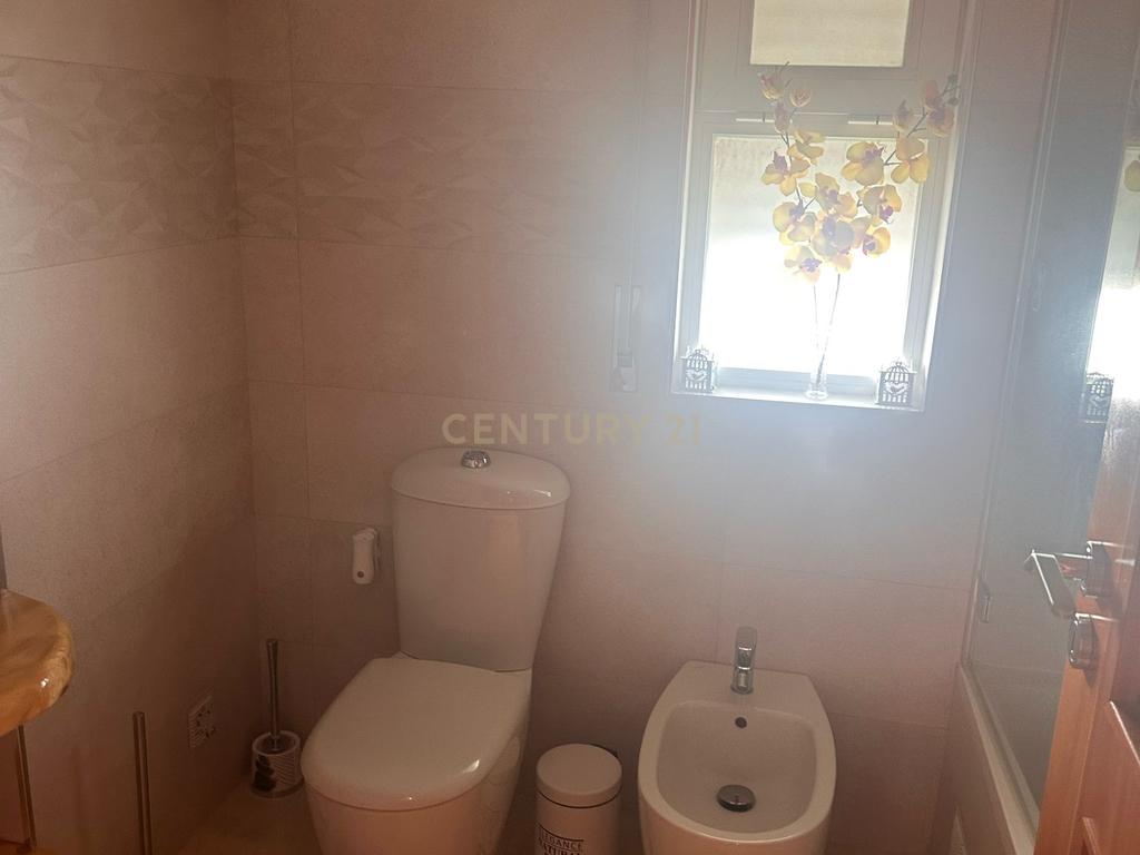 Apartamento T3 em Vialonga, com Garagem e Elevador - Image 16
