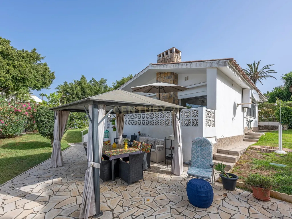 Oportunidade em Marbella: Propriedade nua de casa com jardim a poucos metros da praia - Image 18