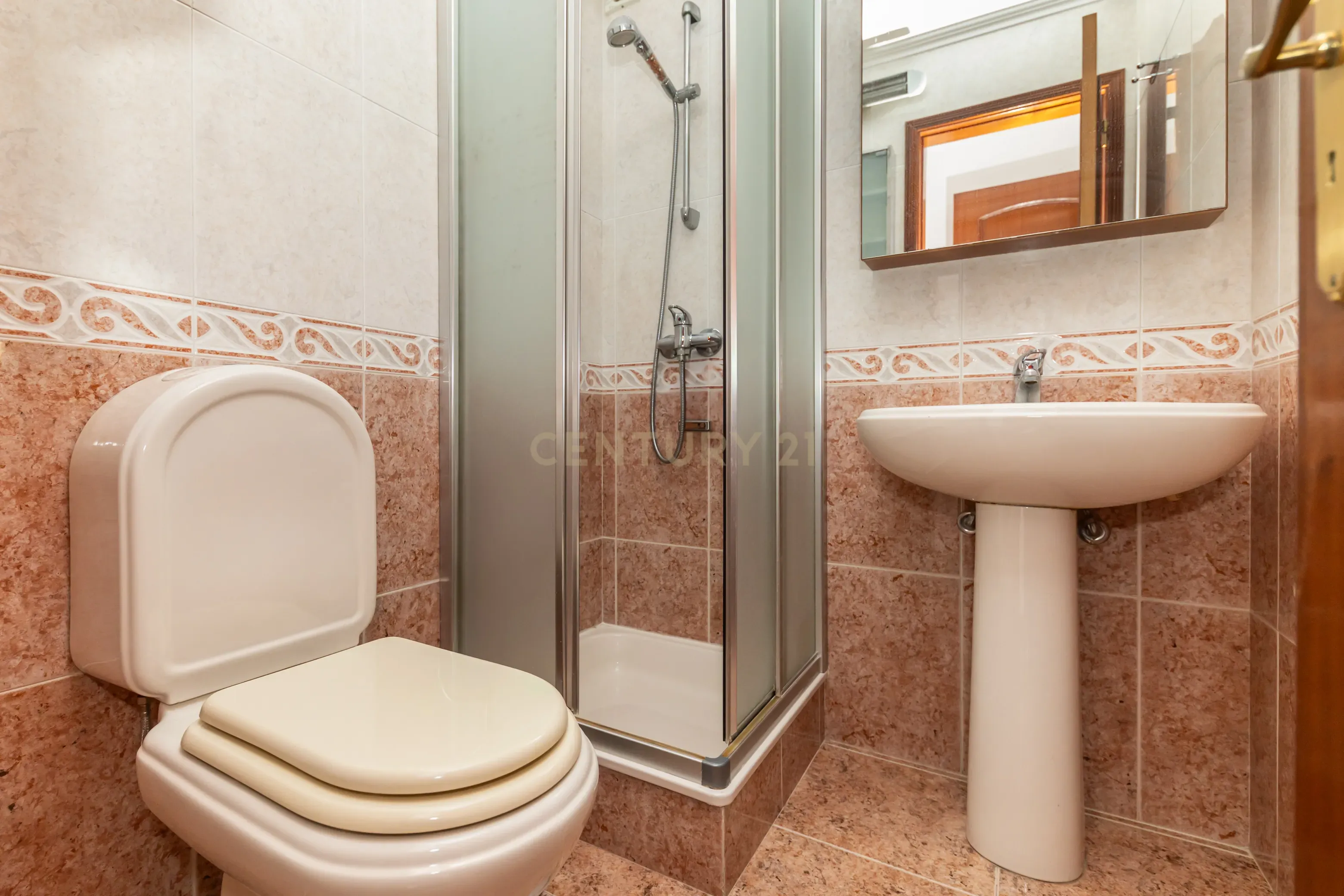 Apartamento T3 para arrendamento – Quinta da Marialva, Corroios - Image 25