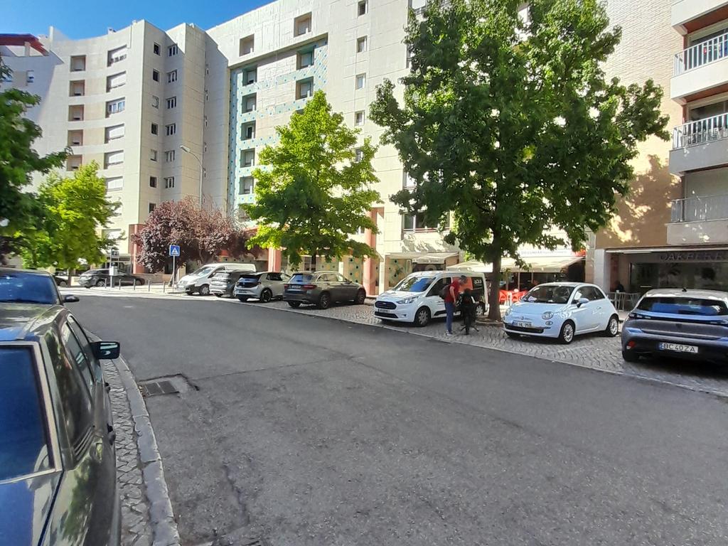 Fantástico T2 com Terraço e estacionamento, frente ao Parque das Conchas - Image 47