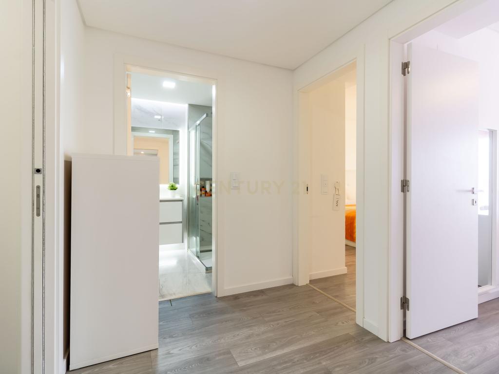 Duplex T4 em Oeiras com terraço e box (3 vagas) - Image 12
