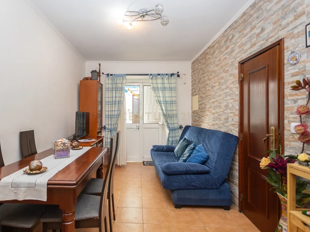Apartamento T2 no centro de Sesimbra, a poucos passos da praia - Image 5