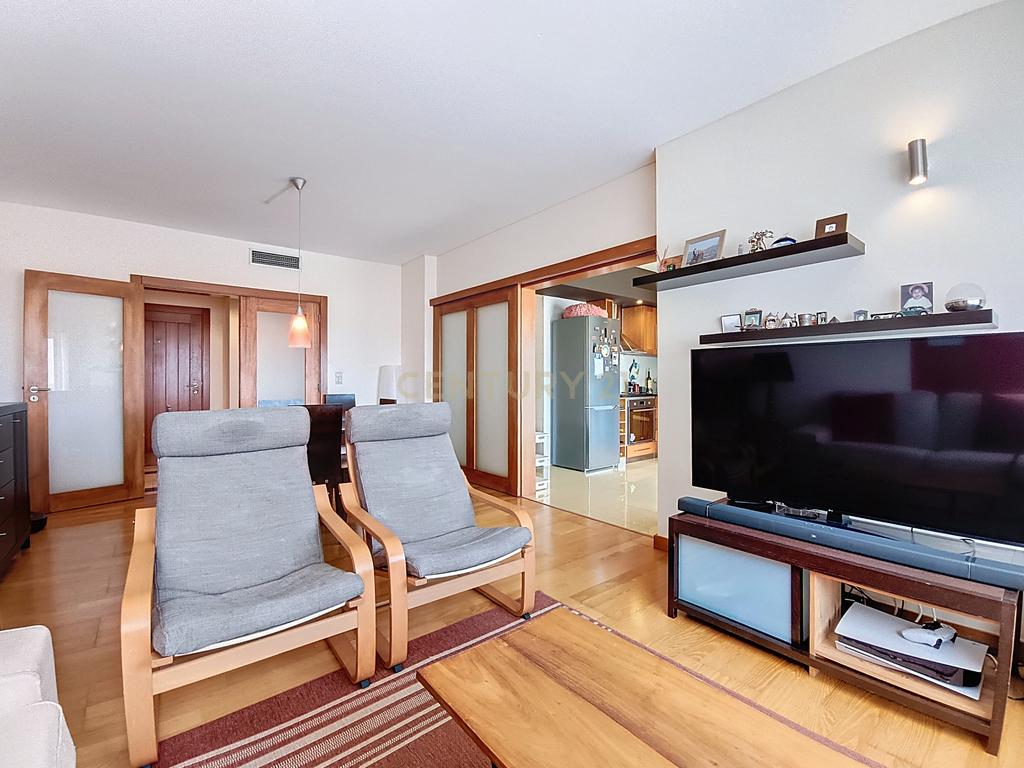 Apartamento T2 em Ponta Delgada com Garagem e Varanda - Image 8