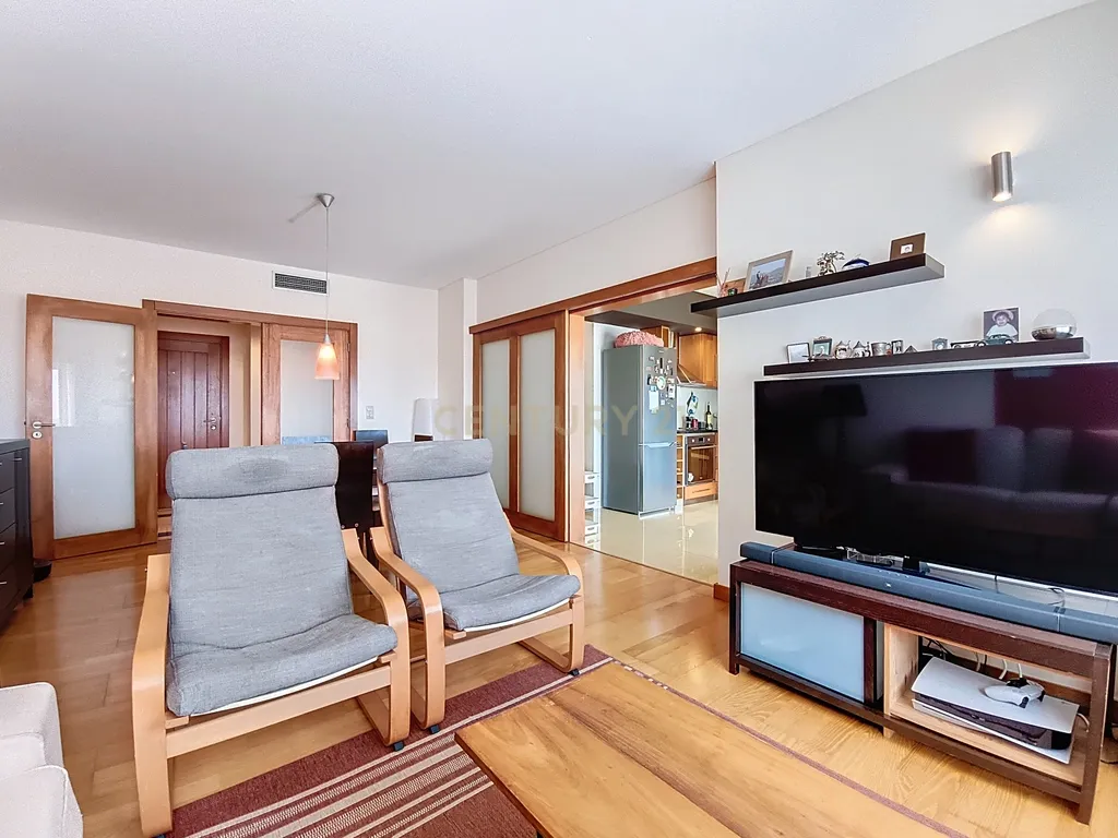 Apartamento T2 em Ponta Delgada com Garagem e Varanda - Image 8