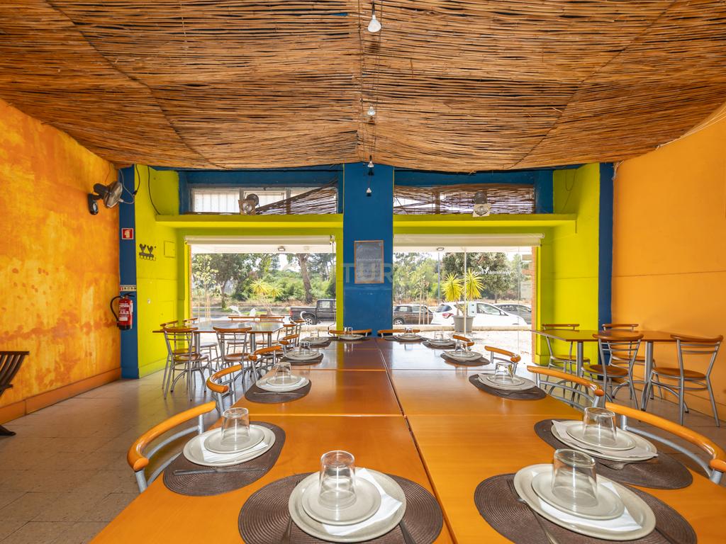 Restaurante "República dos Frangos" – Oportunidade Única em São João, Junto à Praia - Image 25