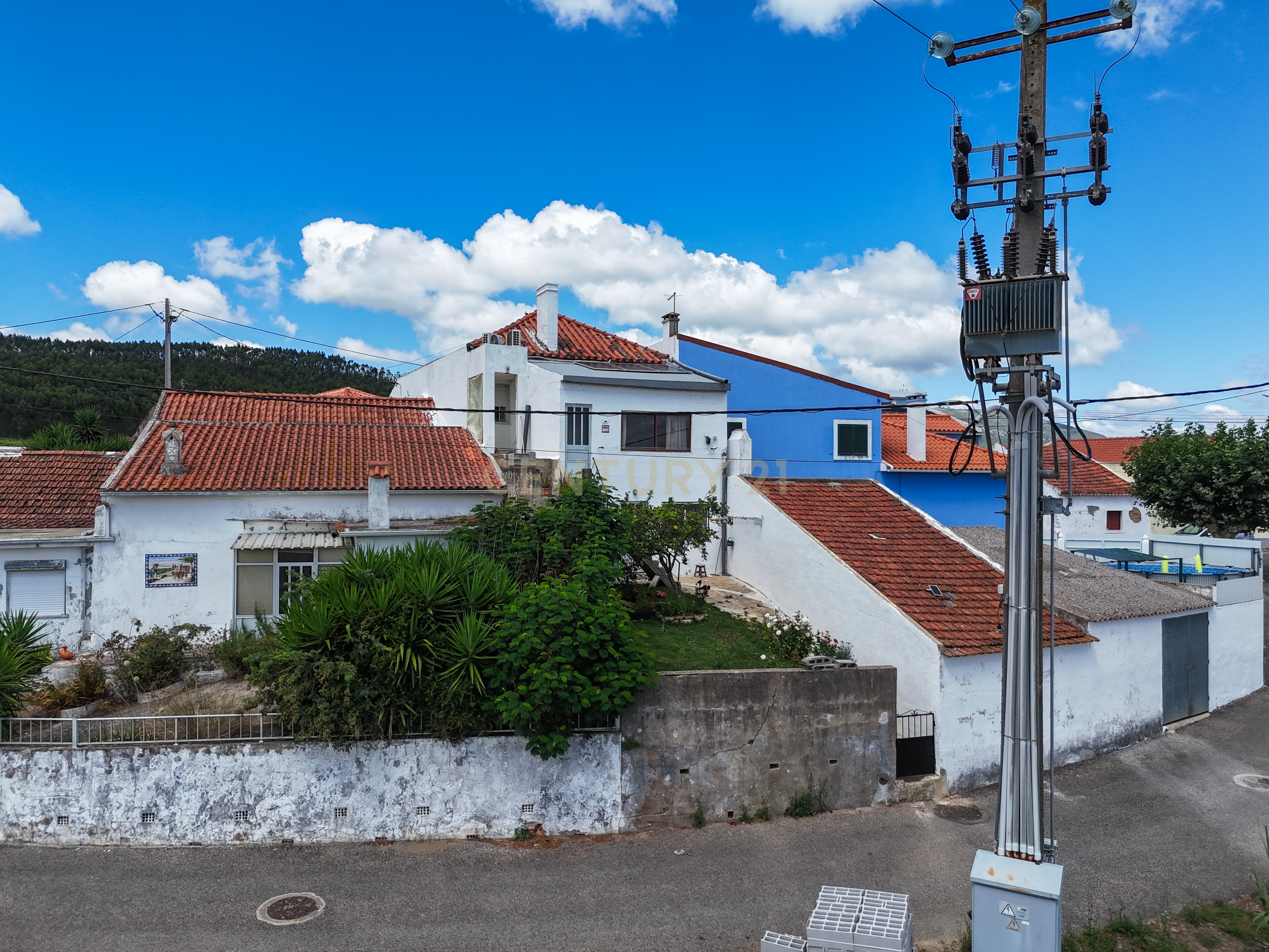 Fotografia 5 de Moradia T3 + espaço comercial + jardim | Vila Verde dos Francos, Alenquer