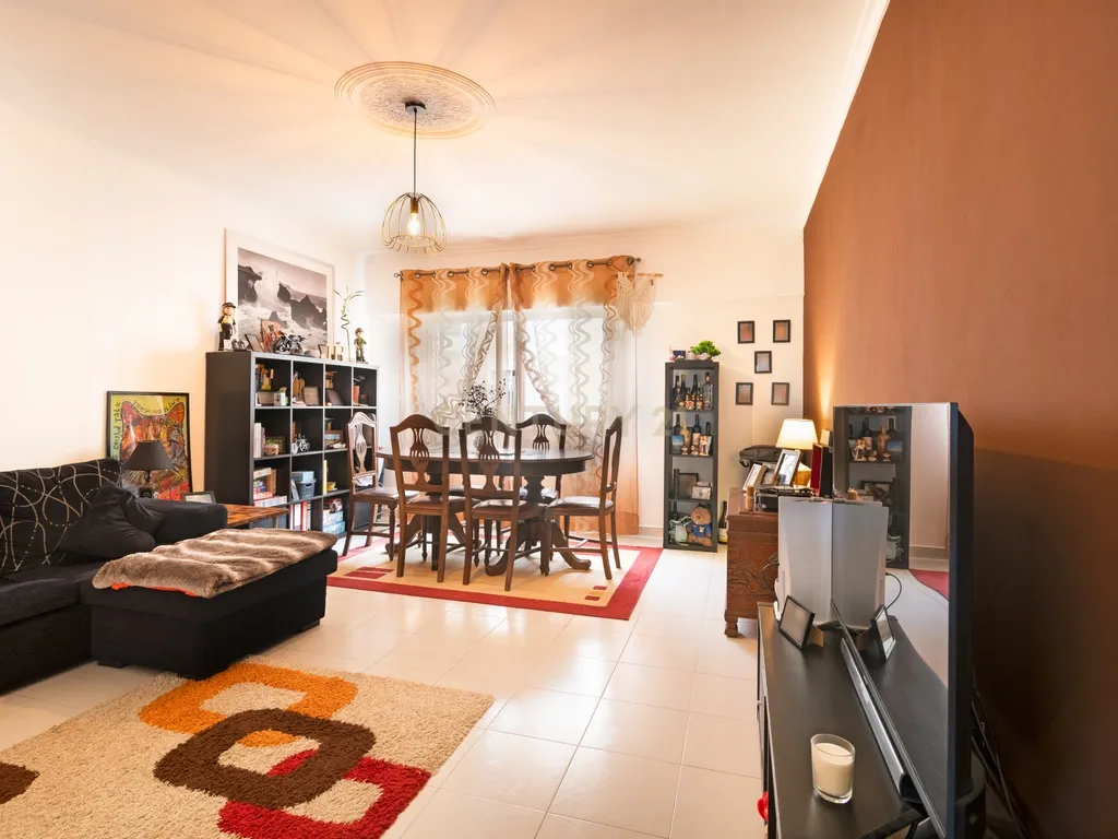 Um apartamento com luz, espaço e a base certa para criar uma casa à sua medida - Image 30