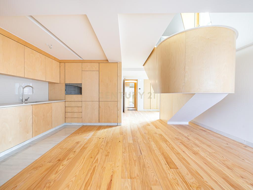 T1 Duplex de Luxo, com Terraço, em Campo de Ourique - Image 1