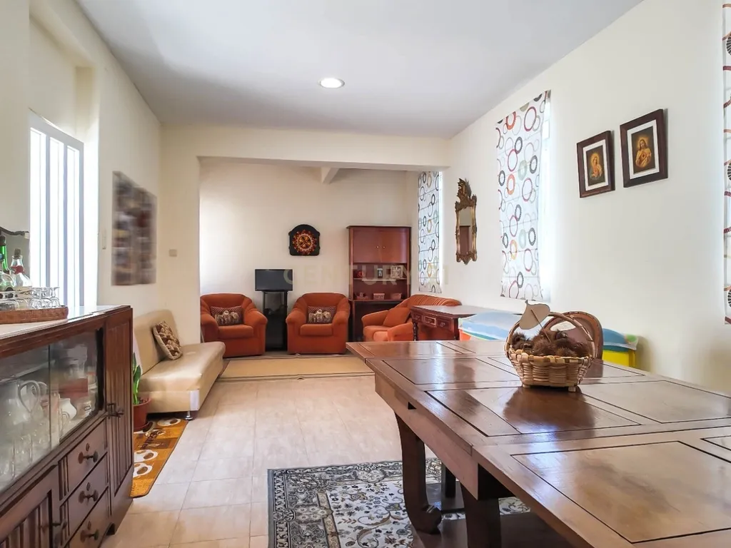 Excelente Moradia T5 em Fânzeres - Image 6
