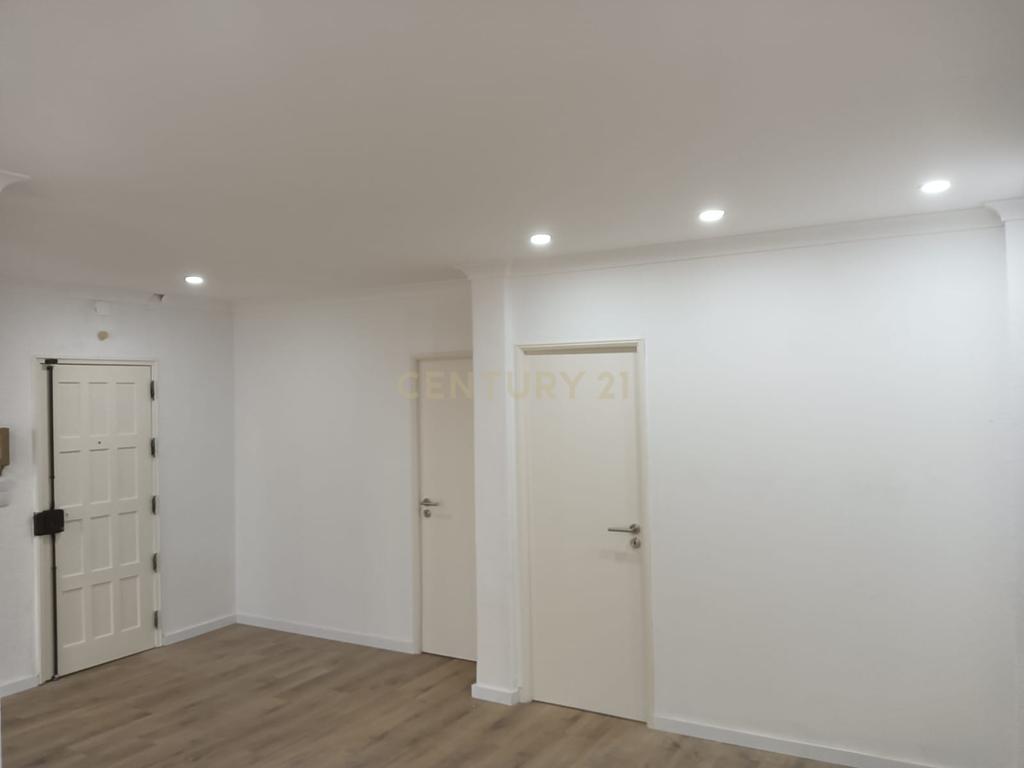 Apartamento para Investimento Metro de Alfornelos - Image 26