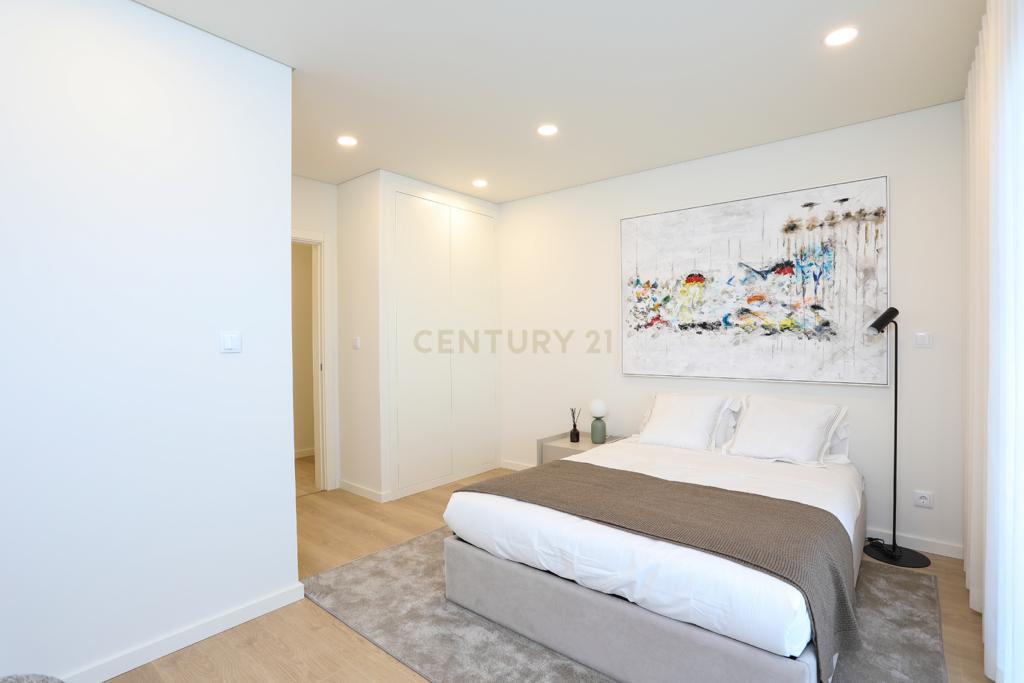 Apartamento T2 NOVO c/ varanda, arrecadação e parqueamento | Cavaleira | Sintra - Image 10