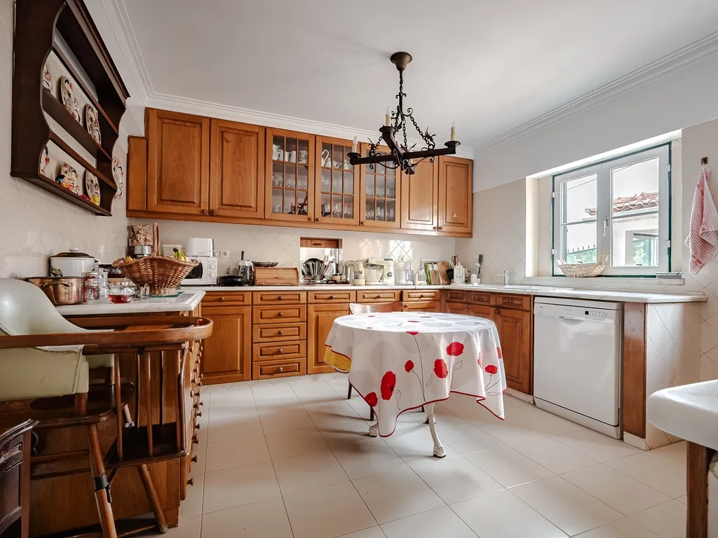 Moradia de sonho com Piscina, 7 Divisões e com Terreno 8461 m2 – Excelente Localização, a 40 minutos de Lisboa ! - Image 18