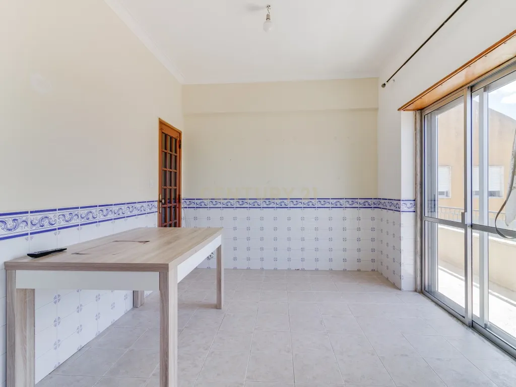 Apartamento T3 em Corroios com Varanda - Image 5