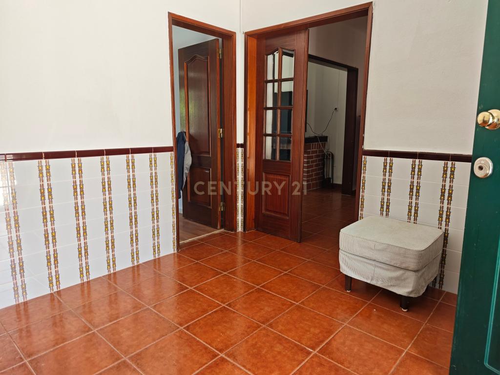 Moradia T4 em Quinta de 1950 com piscina e terra fértil - Image 8