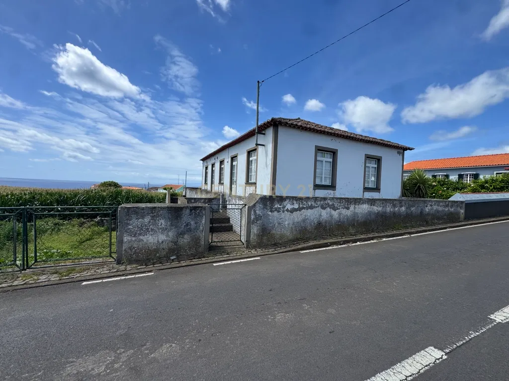 Casa para Recuperar em São Bartolomeu de Regatos, Angra do Heroísmo - Image 1