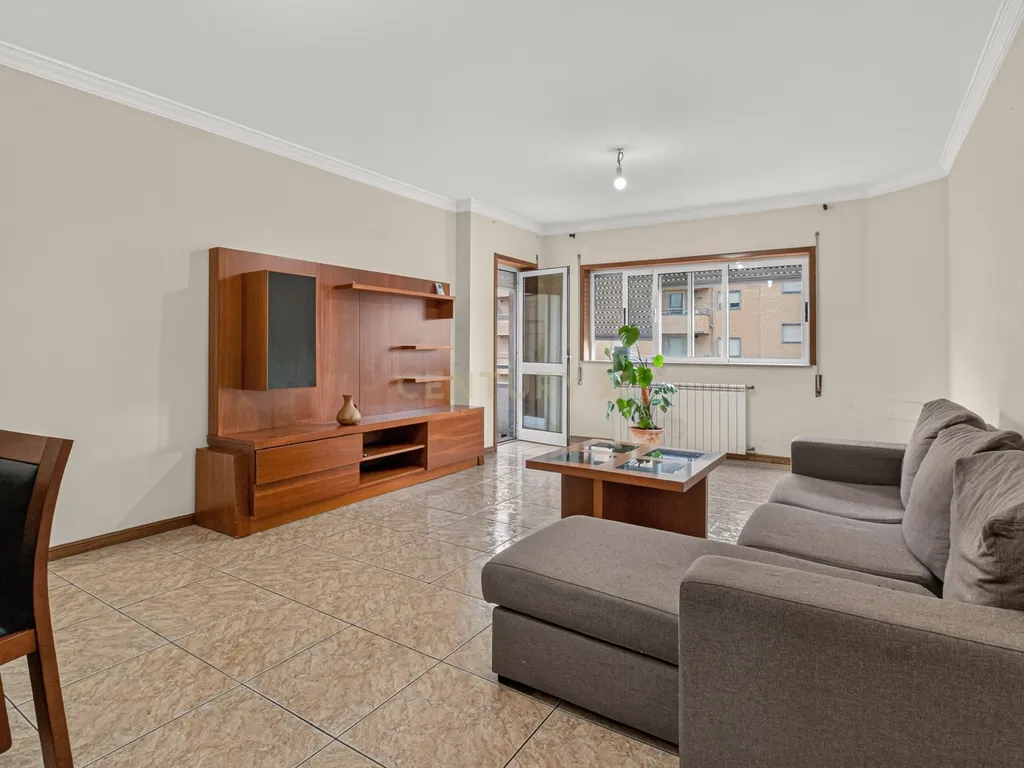 Apartamento T3 com Garagem Fechada, excelente localização!! - Bragança - Image 1