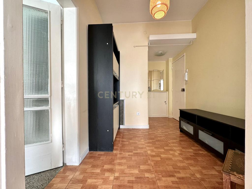 Fantástico Apartamento T2 com Varandas no Centro do Porto - Image 28