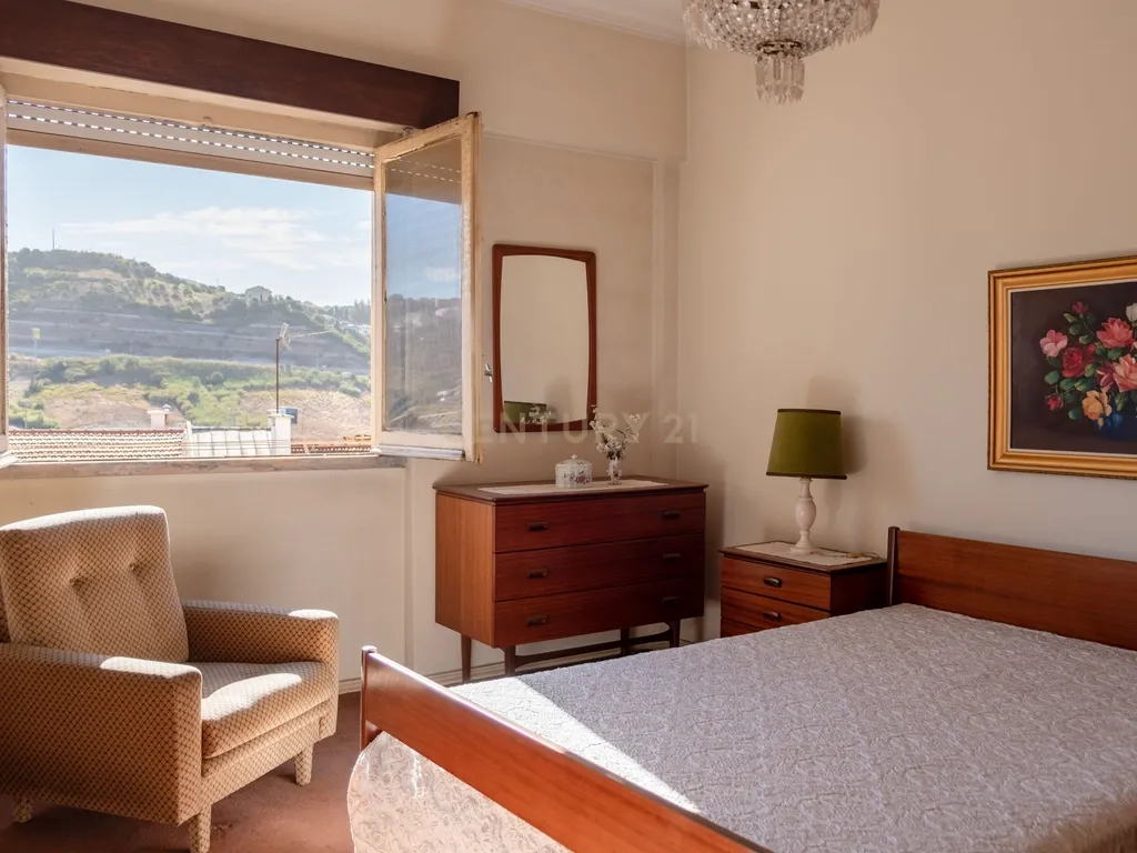Apartamento na Póvoa de Santo Adrião | Ideal para Habitação Própria ou Investimento - Image 7