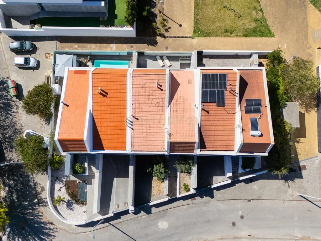 Moradia Contemporânea T4 em Santo António da Charneca - Barreiro - Image 54