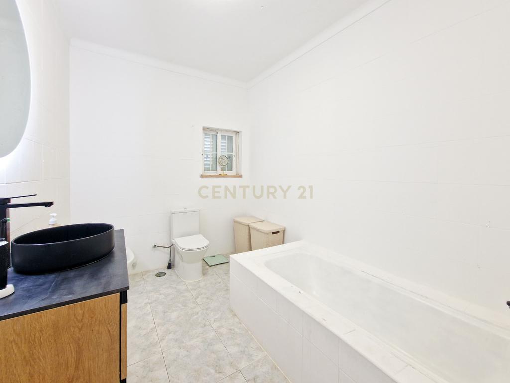 Moradia isolada de 6 assoalhadas com garagem - Zona tranquila - Image 17