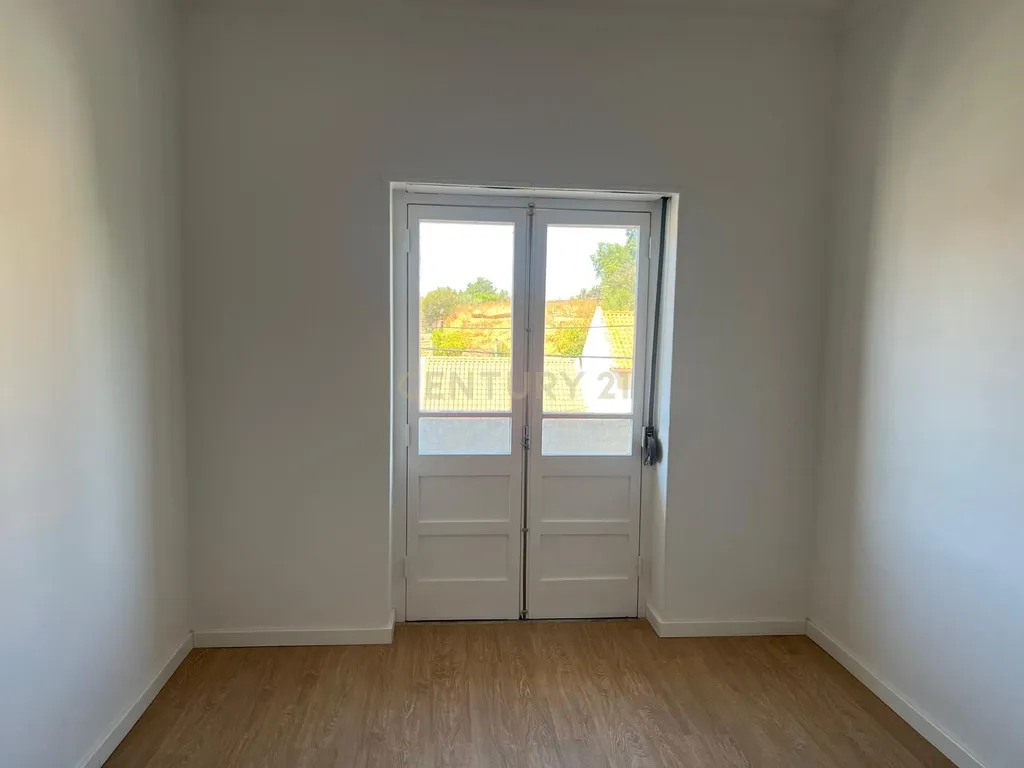 Apartamento T3 para arrendamento em Torre da Marinha, Seixal - Image 9