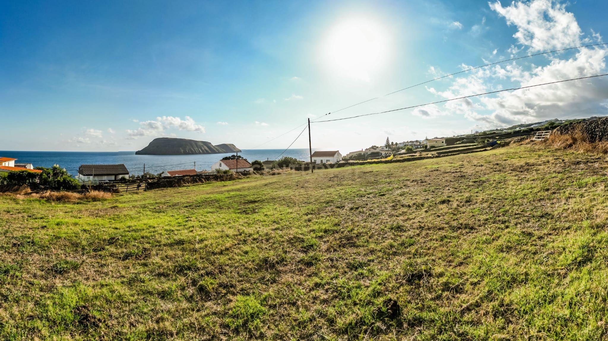 Fotografia 6 de Terreno com vista sobre os Ilhéus  em Porto Judeu - Ilha Terceira