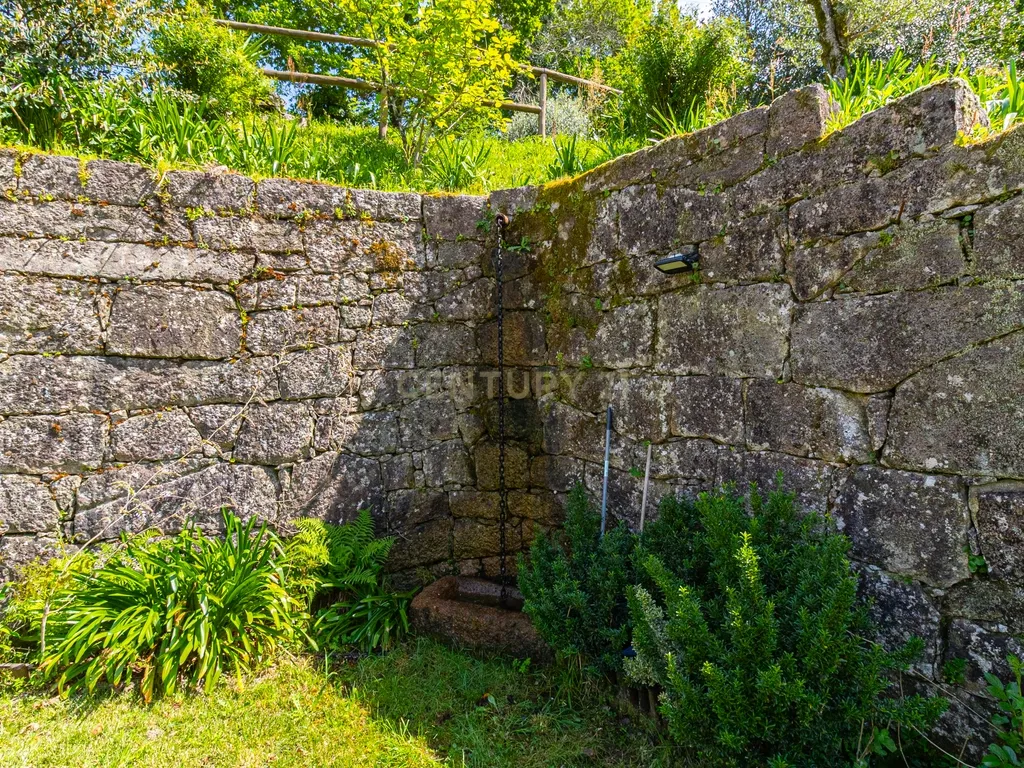 Um Refúgio no Gerês com 2 casas junto ao Rio - Image 54