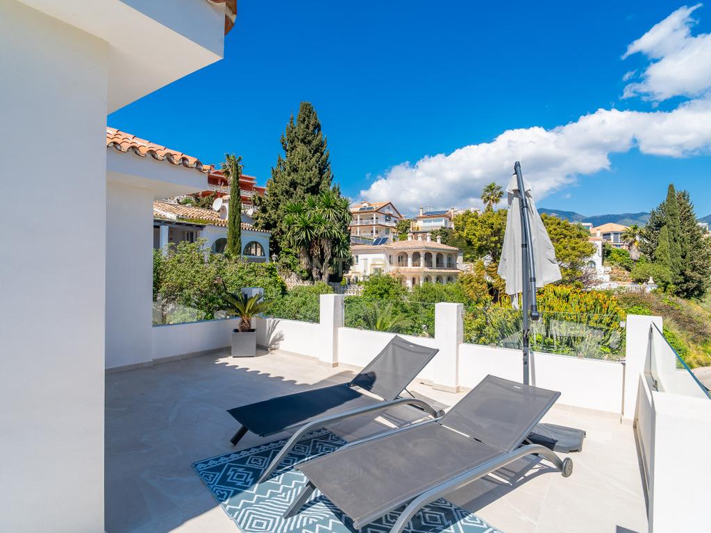 Moradia renovada com vista para o mar e perto da praia – Torreblanca, Fuengirola - Image 41