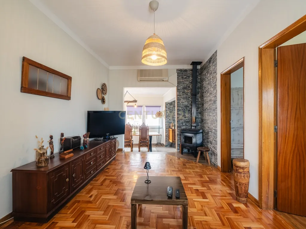 Moradia Renovada em Serpins, Lousã com 3 Casas de Banho - Image 8