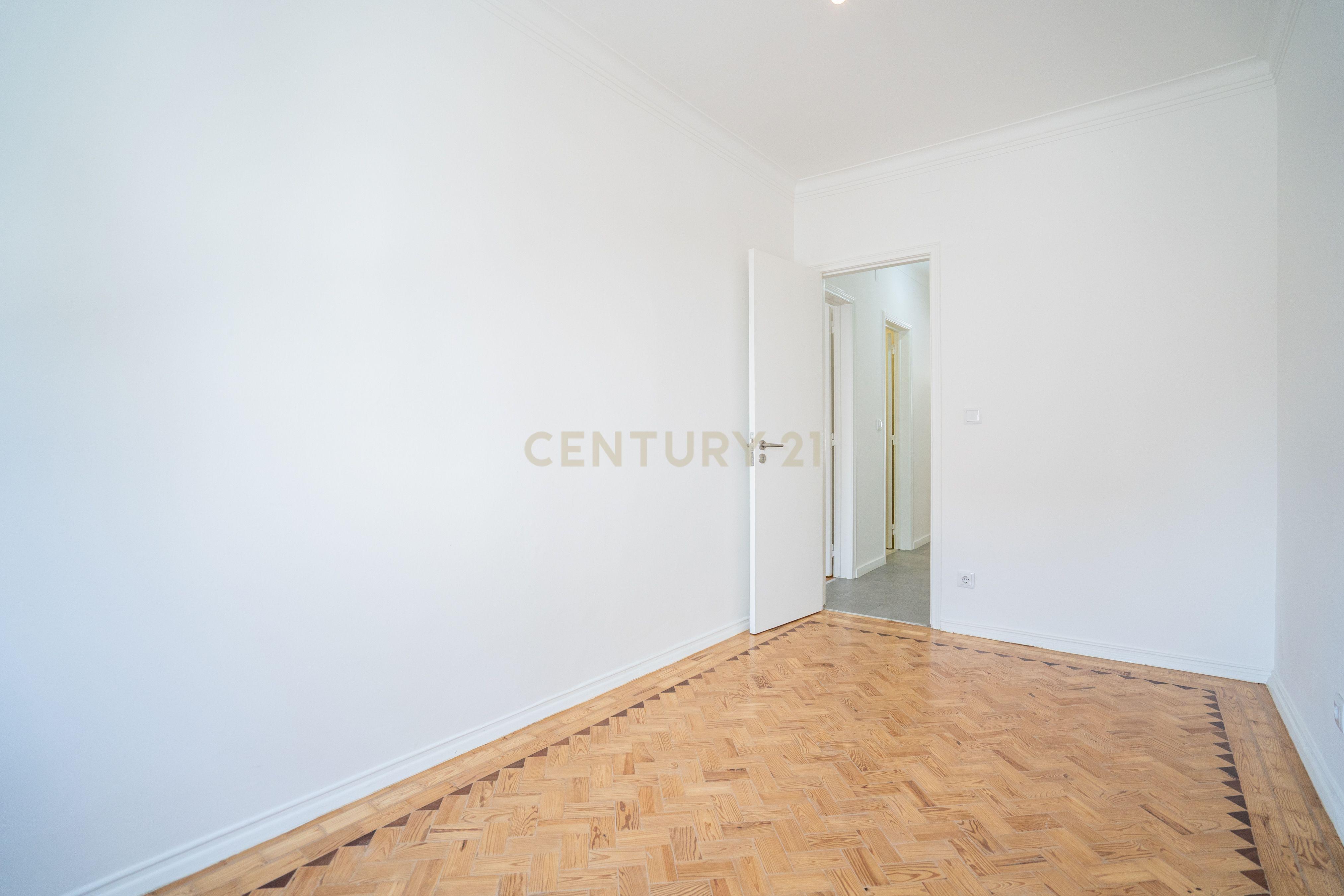 Apartamento Remodelado em Moscavide, Loures - 2 Quartos com Terraço - Widok 6