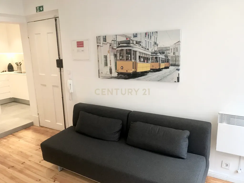 T1 remodelado com varanda no coração de Alfama - Image 3