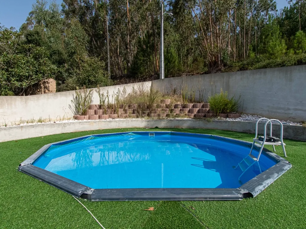 Moradia T4 semi-nova com Piscina, Garagem + Parcela de Terreno Rústico e Vista Serra | Salgueiro, Pombal - Image 15