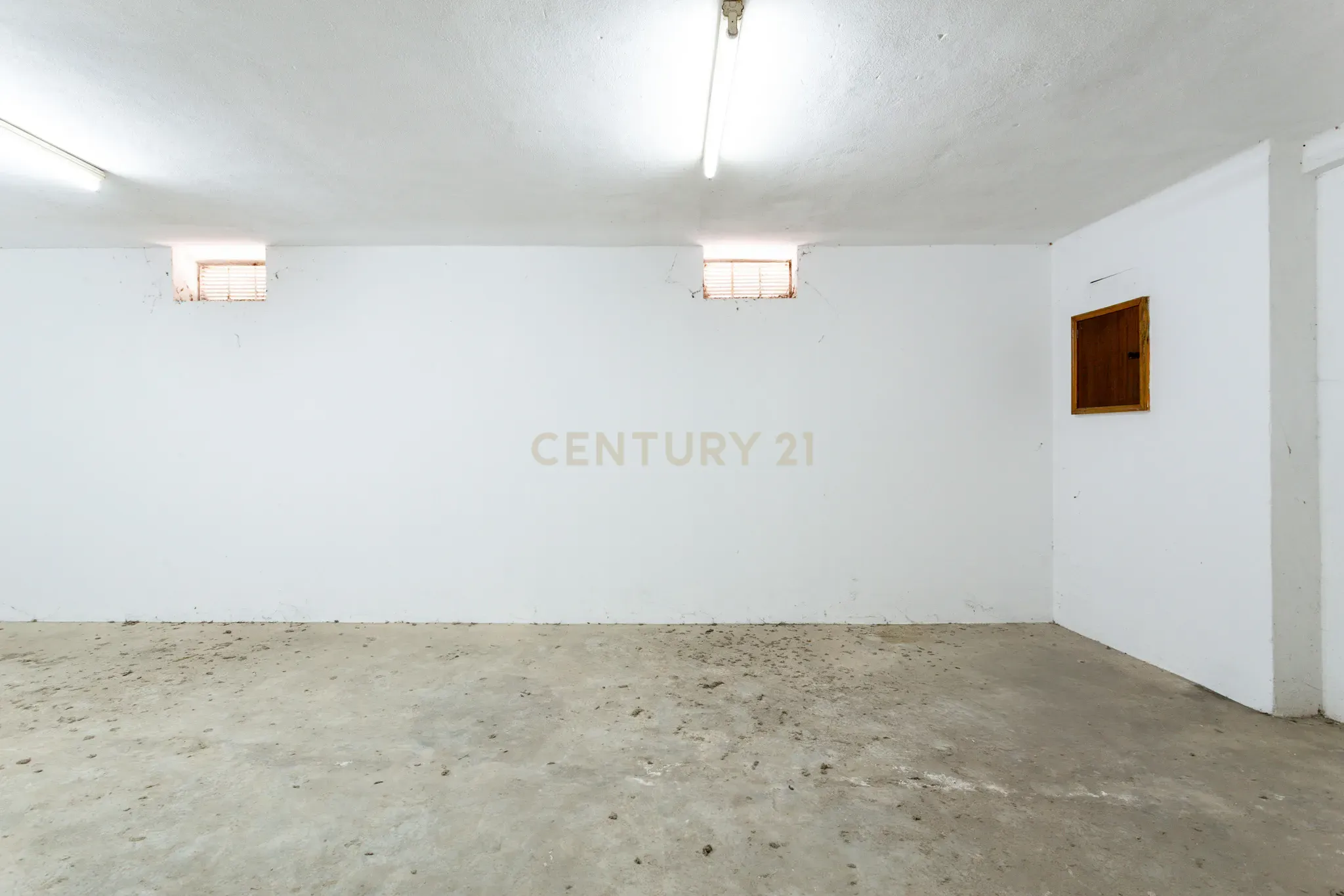 Fotografia 8 de Loja com 61 m² no Bairro do Miratejo – Catujal