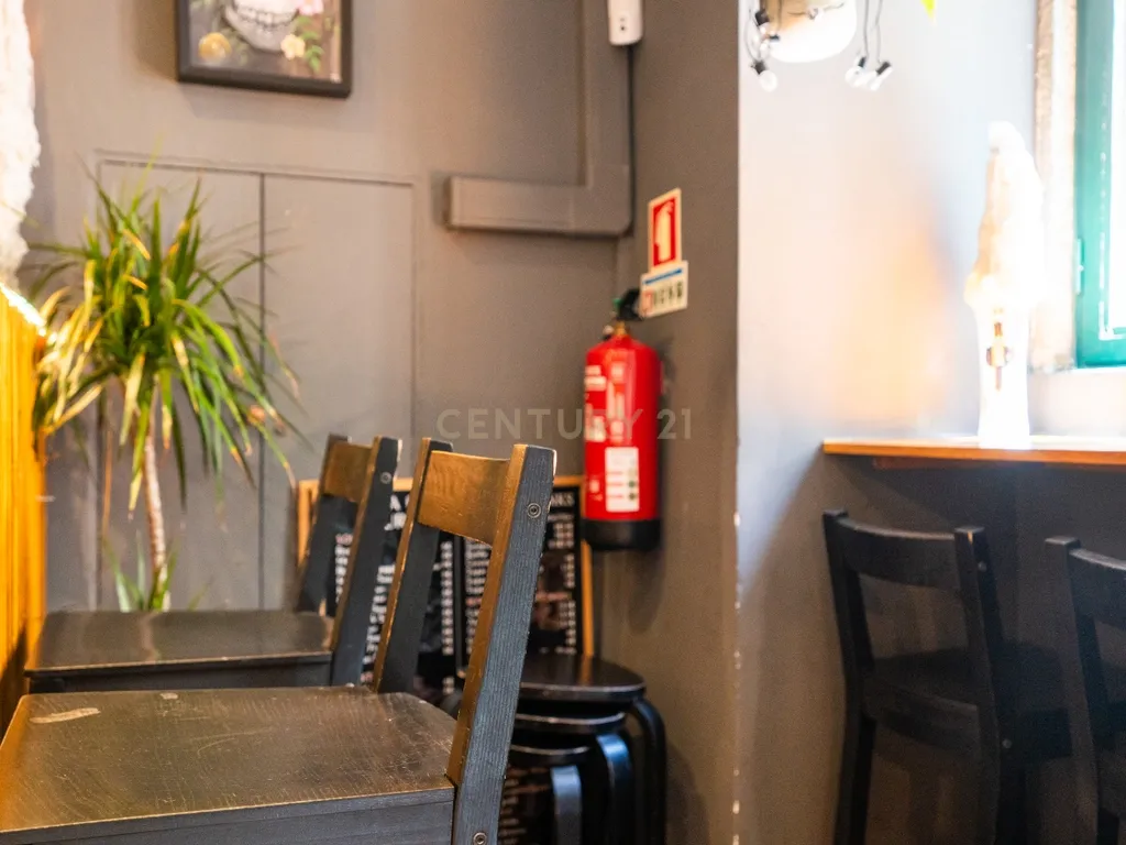 Restaurante Pronto a Funcionar na Emblemática Rua da Bica – Uma Oportunidade Única no Coração de Lisboa - Image 15