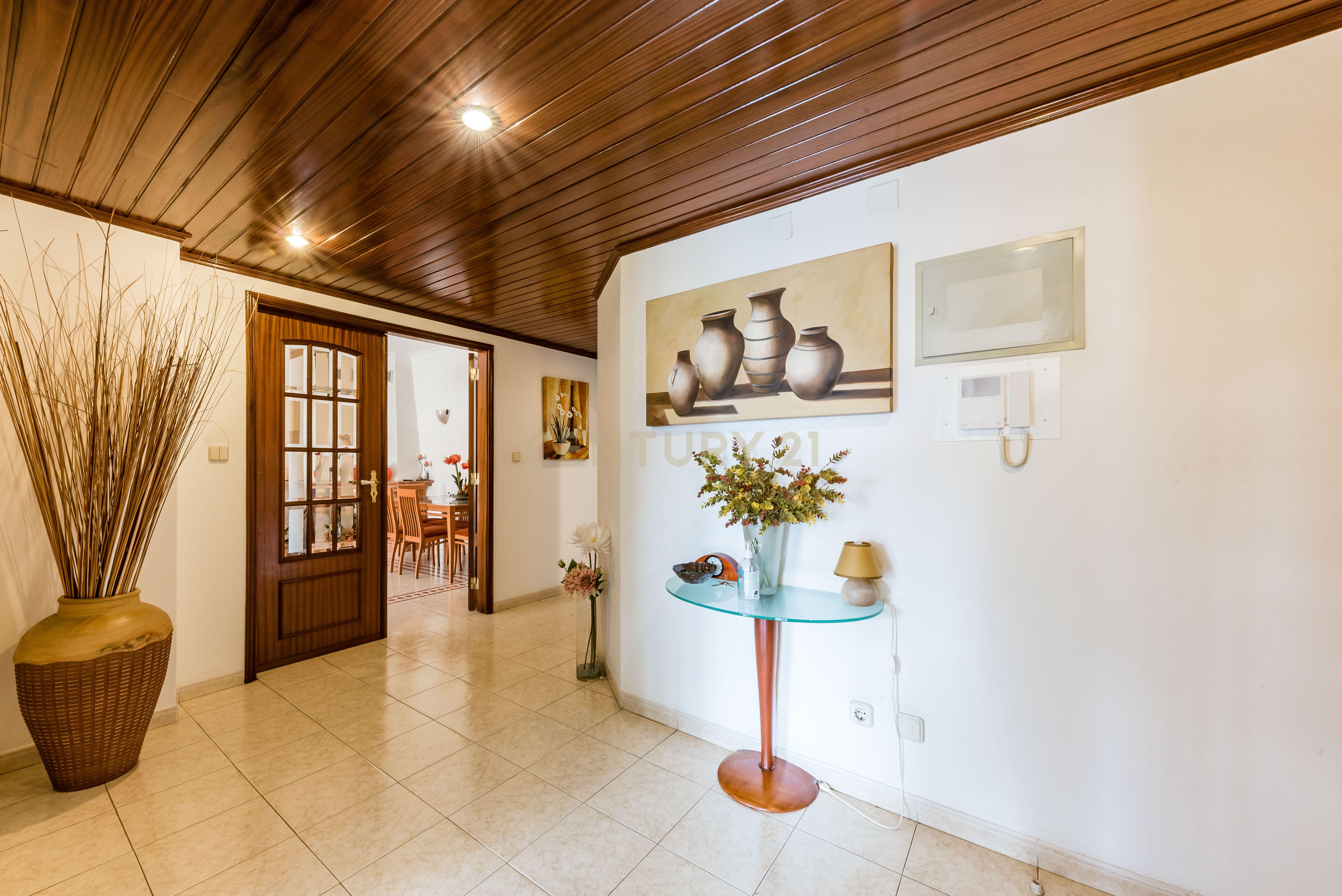 T4 de Prestígio | 177 m² | Quinta Grande, Alfragide | Vista Panorâmica e Perspetiva sobre o Rio