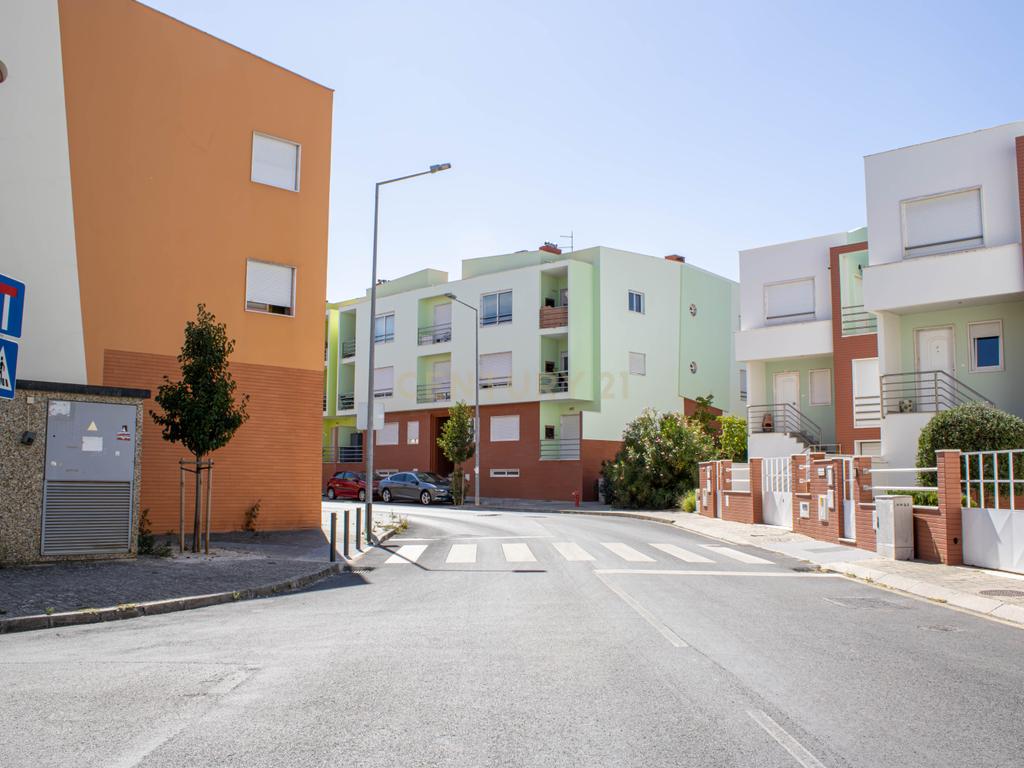T1+1 Urb Qta da Areeira, Camarate - Image 20