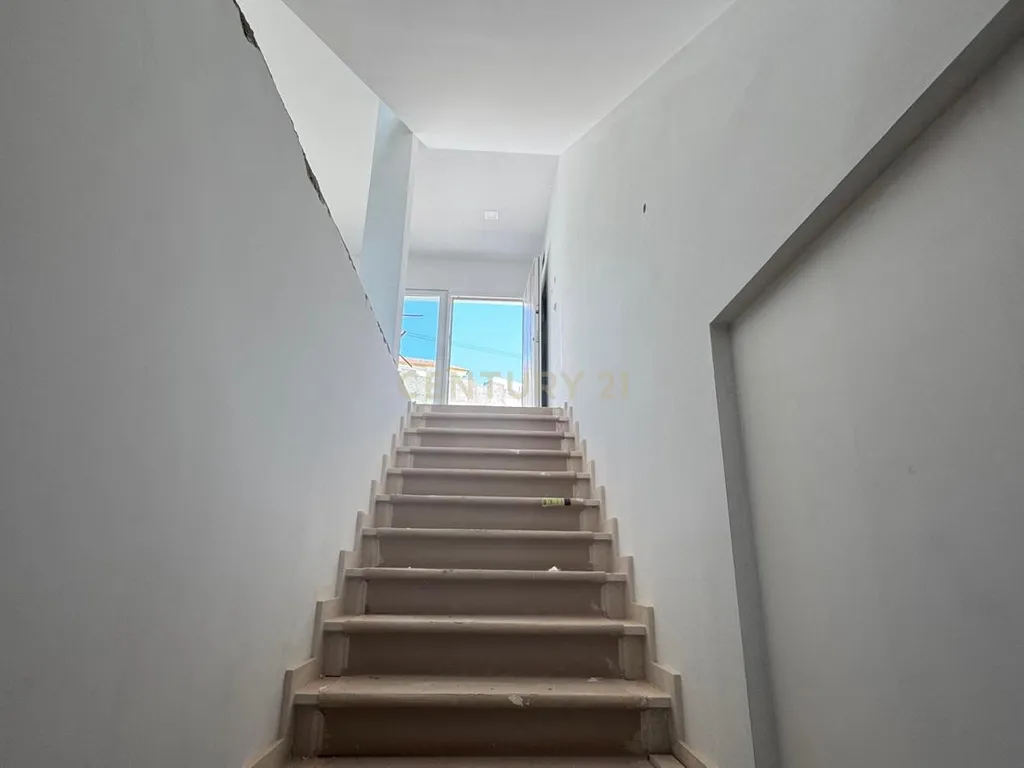 Construção NOVA Moradia T3 no Sabugo em Almargem do Bispo - Em Fase Final de Construção - Image 14